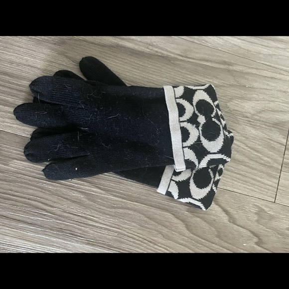 Coach technology gloves